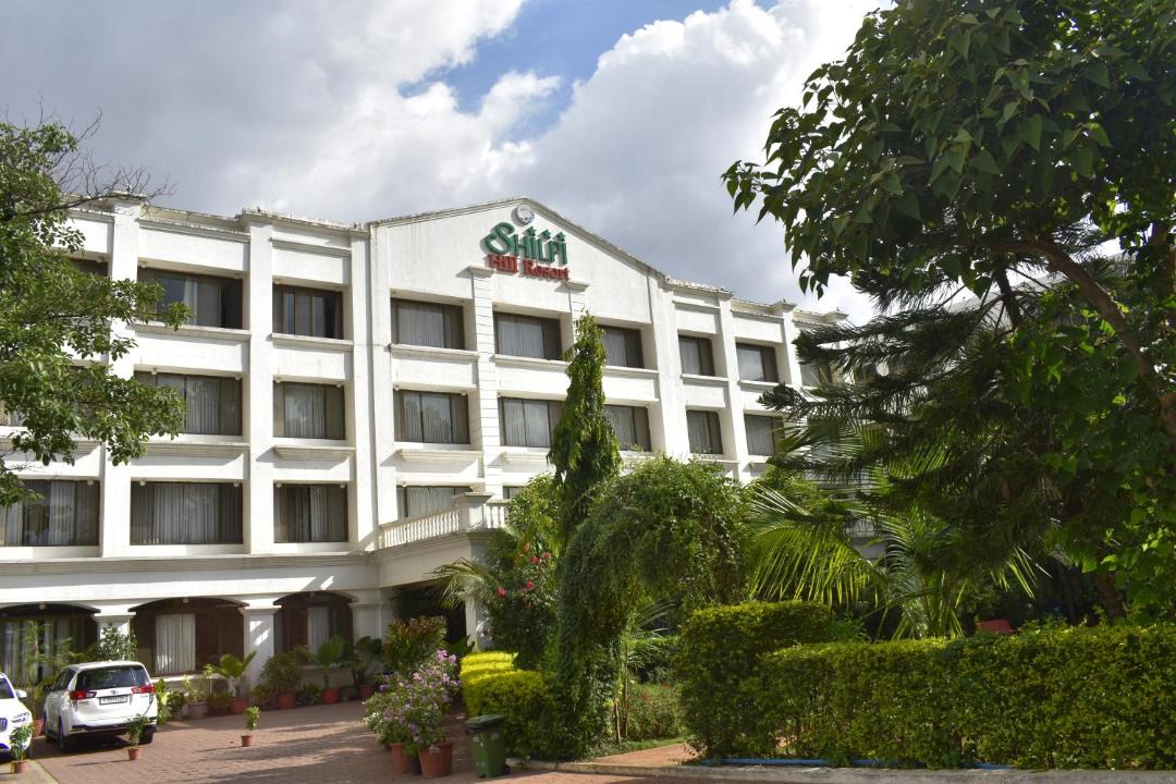 Photo of Buildings in Saputara