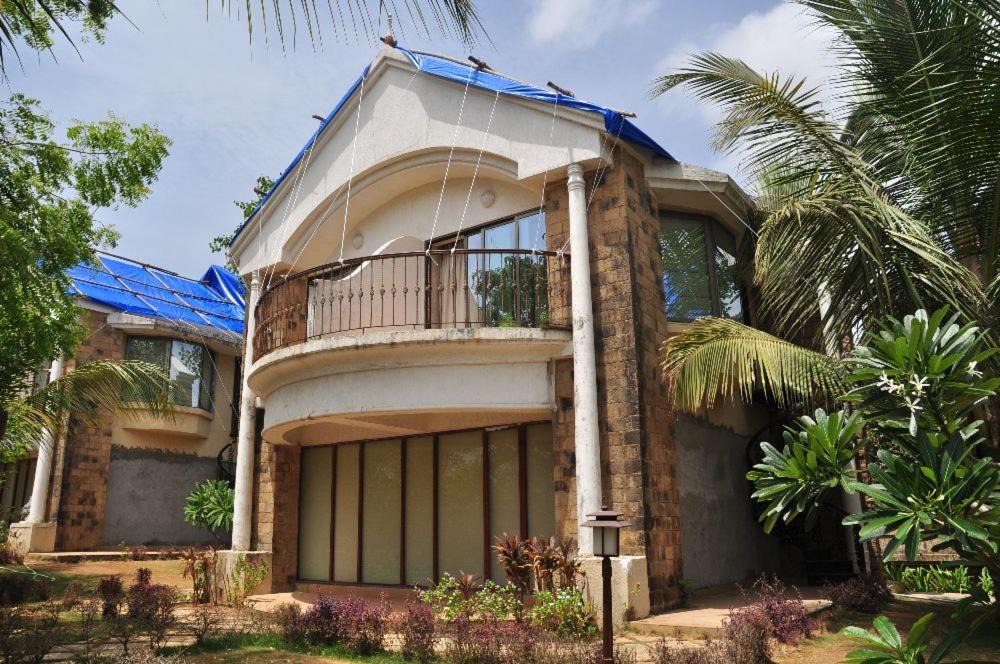 Photo of Buildings in Uttan