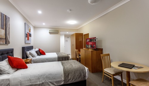 Queen Single Room (Triple)