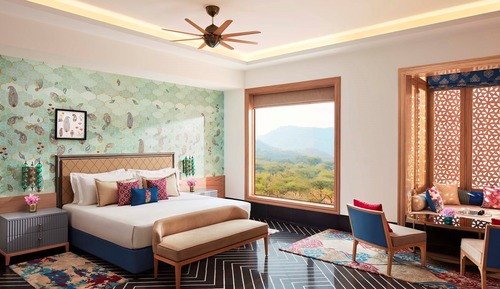 Luxury Room King Bed with Bathtub