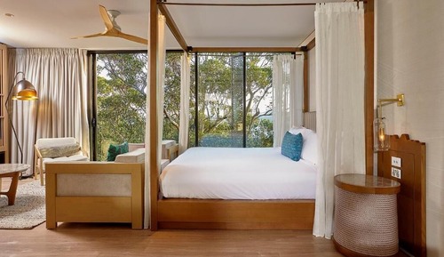 Treetop Suite with Breakfast & Zoo Admission