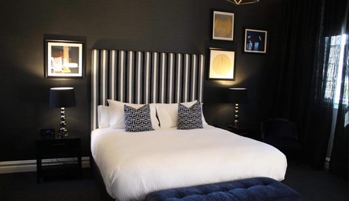 Junior Heritage King Suite