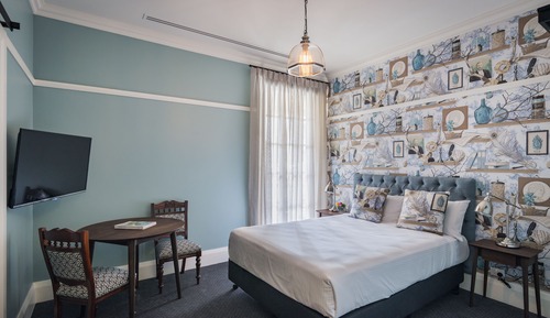 Queen Ensuite Room