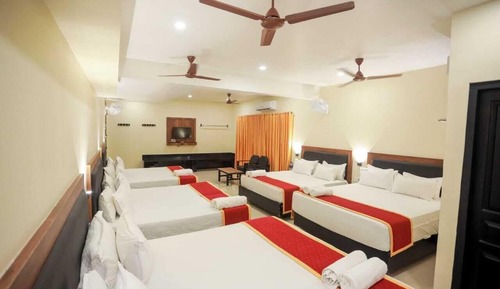 DELUXE FAMILY-AC 05 KING BEDS