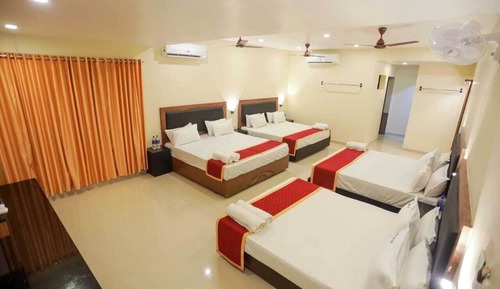 DELUXE FAMILY-AC 04 KING BEDS