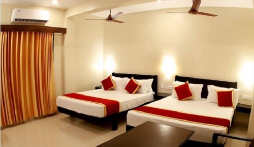 STANDARD FAMILY AC:02 KING BEDS