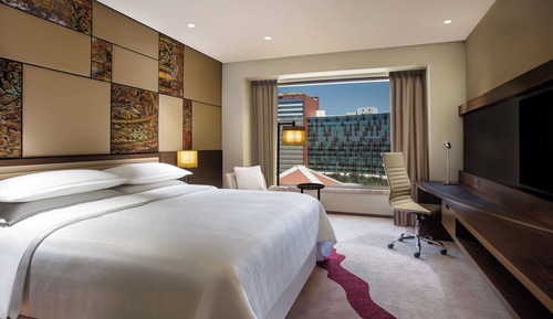 Room, 2 Twin Beds, Pool View