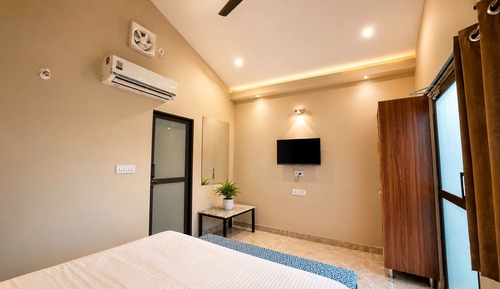 Hut Room