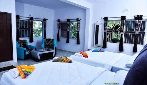 Quadruple Room, Pool View