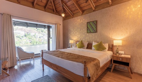 Golden Palm Room