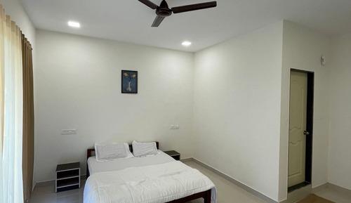 Basic Single Room, Balcony, Lake View