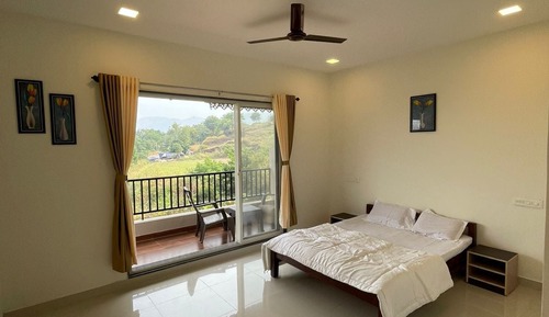 Deluxe Room, Balcony, Lake View