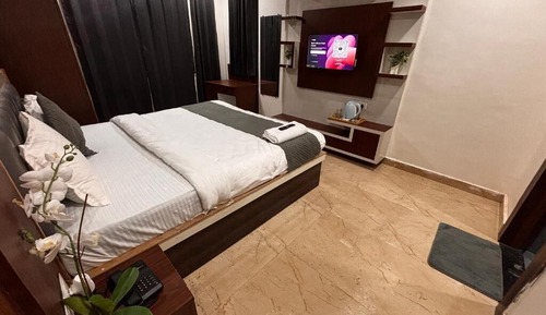 Comfort Double Room, 1 King Bed, Private Bathroom, City View