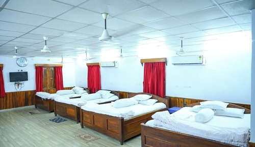 Deluxe Studio, Multiple Beds