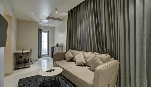 Signature Studio Suite, 1 Bedroom, Balcony, City View