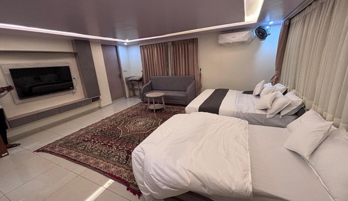 Deluxe Suite, City View