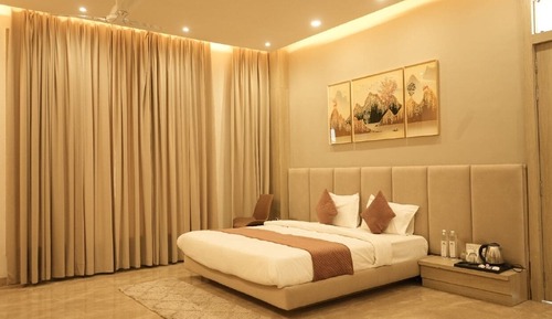 Luxury Suite, Balcony, Garden View