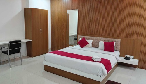 Deluxe Double Room, 1 Bedroom, Smoking, City View