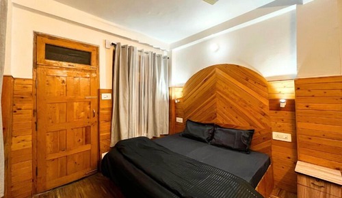 Standard Double Room, Balcony, Mountain View