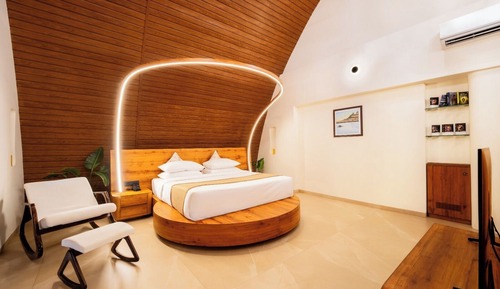 Suite, Lake View