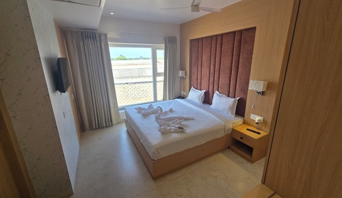 Luxury Suite, City View