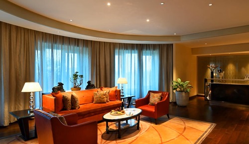 Luxury Suite with Breakfast, Two Way Airport Transfers, Evening Cocktail Hours & High-Tea