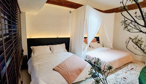 Two-King-Bed Suites (IFS Panda & Chunxi Road View)