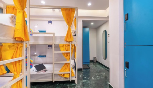 Bed in 6 Bed Mixed Dormitory Room with Ensuite Bathroom
