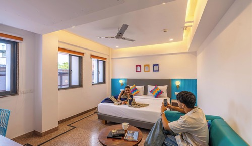 Deluxe Private Room with Jacuzzi and Ensuite Bathroom