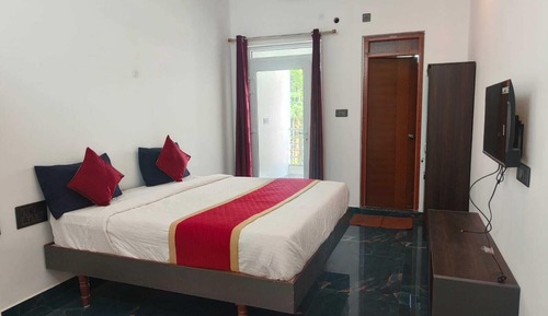 Luxury Suite, Balcony, Hill View