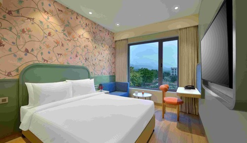 Luxe Queen Room