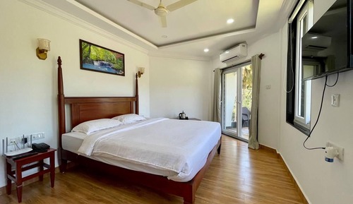 Deluxe ac+Windows + balcony + preferential view