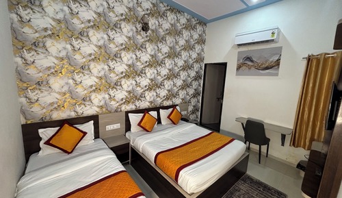 Luxury Triple Room, City View