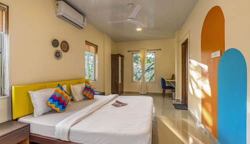 Deluxe Double A/C Room with Ensuite Bathroom