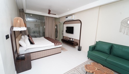 Luxury Suite, Balcony, Pool View