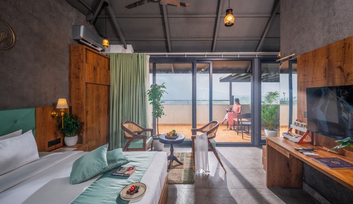 Tea Valley Jacuzzi Suite