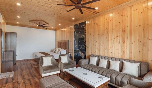 Deluxe Suite, Hill View