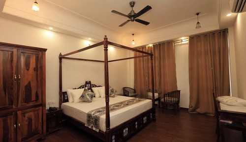 Grand Room, 1 King Bed, Balcony, Garden View