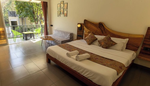 Deluxe Cottage, 1 King Bed, Balcony, Mountain View