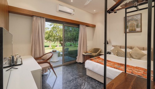 Deluxe Room (with Sit-out)