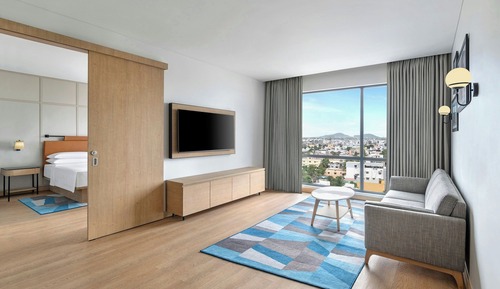 Executive Suite, 1 King Bed, City View