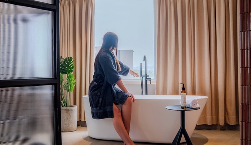 Presidential Suite with Bathtub