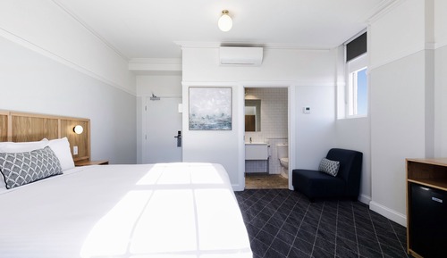Standard Room, 1 King Bed, Non Smoking, Ensuite