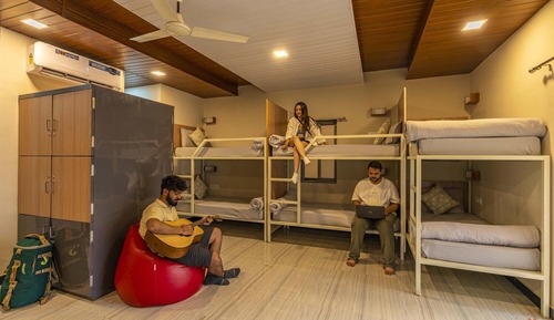 10 Bed Mixed Dorm