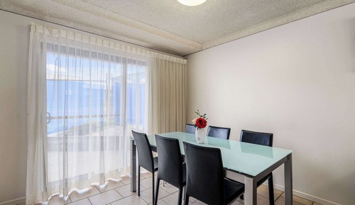 Three Bedroom Apartment - One Queen, One Double & Two Single Beds