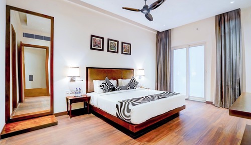 Suite, Balcony, Pool View