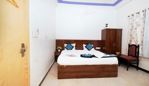 Suite, City View
