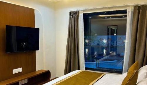 Luxury Studio, Pool View