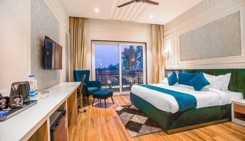 Deluxe Double Room, Balcony, Pool View