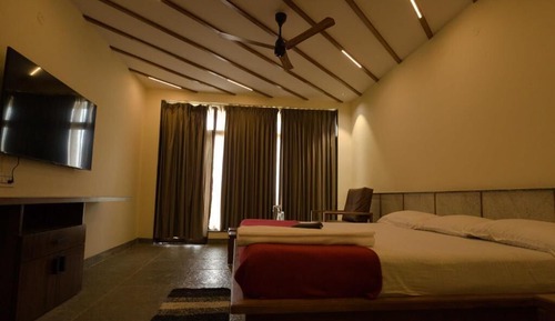 Room, 1 King Bed, River View